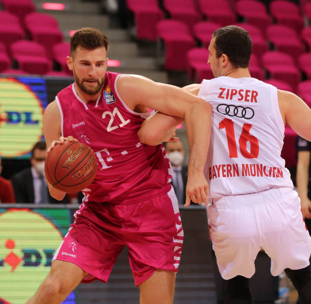 他高达7次 他高达7次