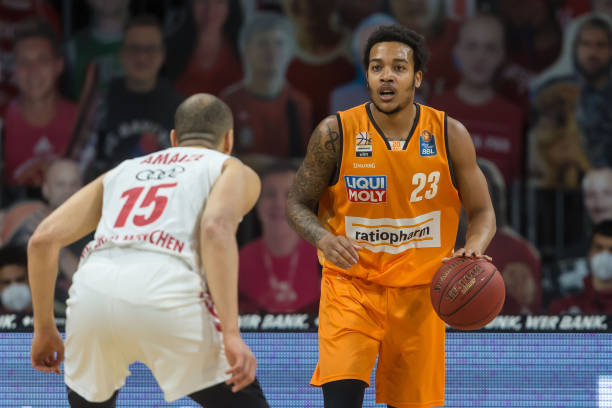 而是冷静地 而是冷静地