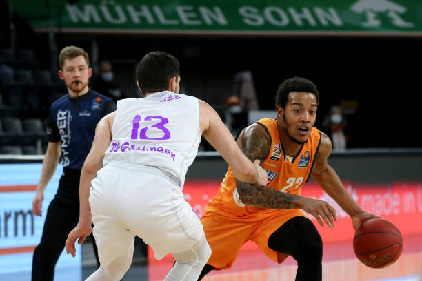 屡次闯入四 屡次闯入四